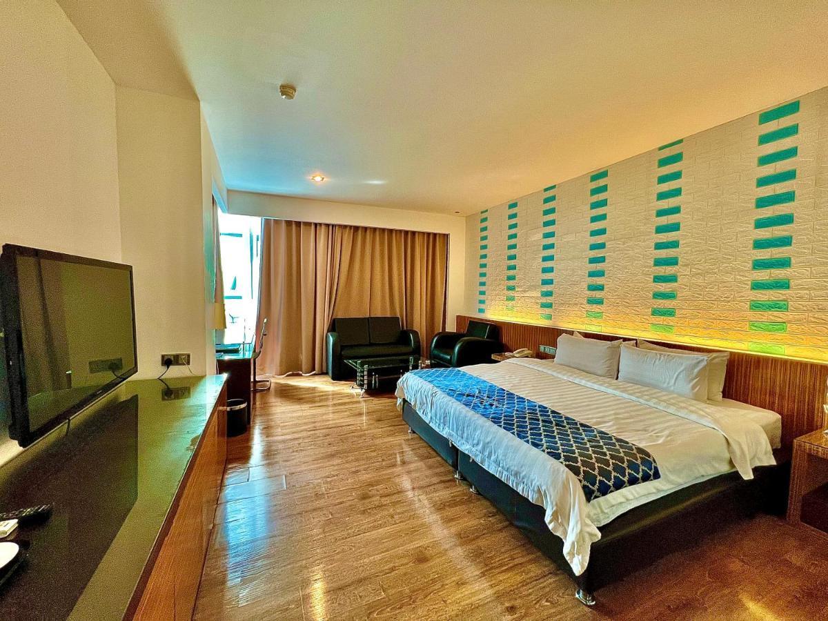New World Express Motel Bintulu Kültér fotó