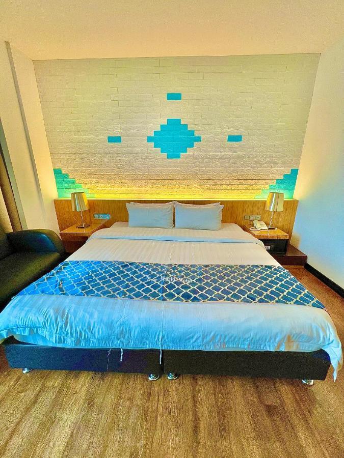 New World Express Motel Bintulu Kültér fotó