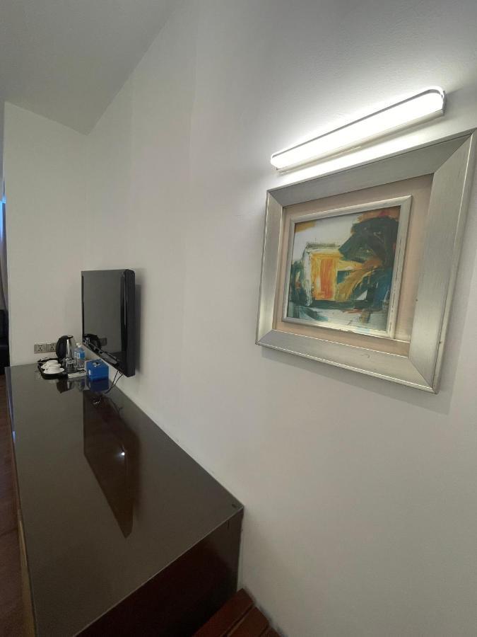 New World Express Motel Bintulu Kültér fotó