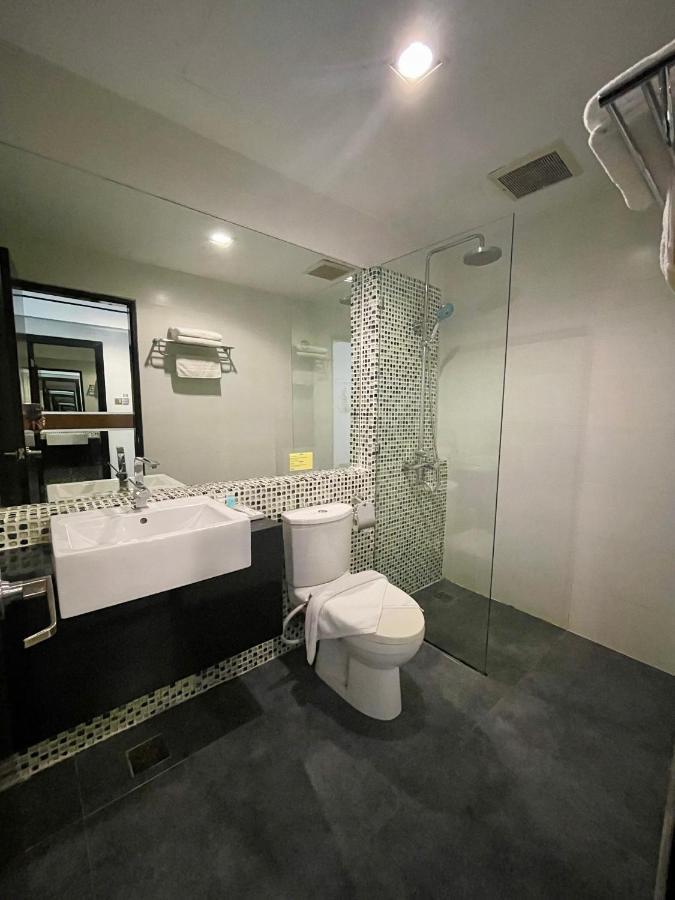 New World Express Motel Bintulu Kültér fotó