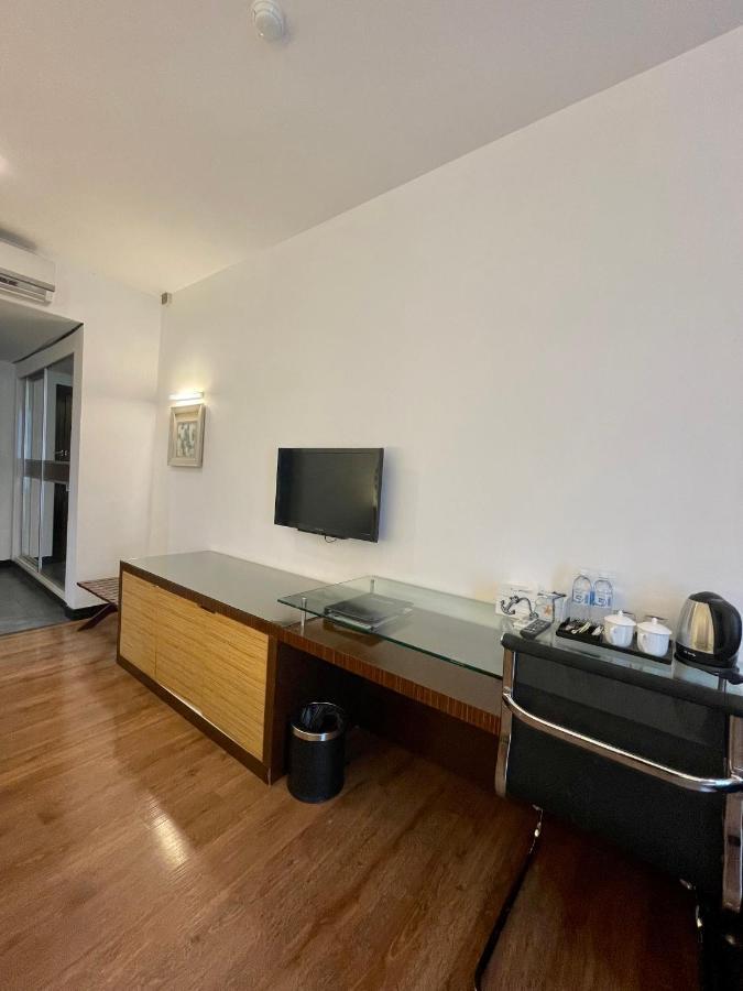 New World Express Motel Bintulu Kültér fotó