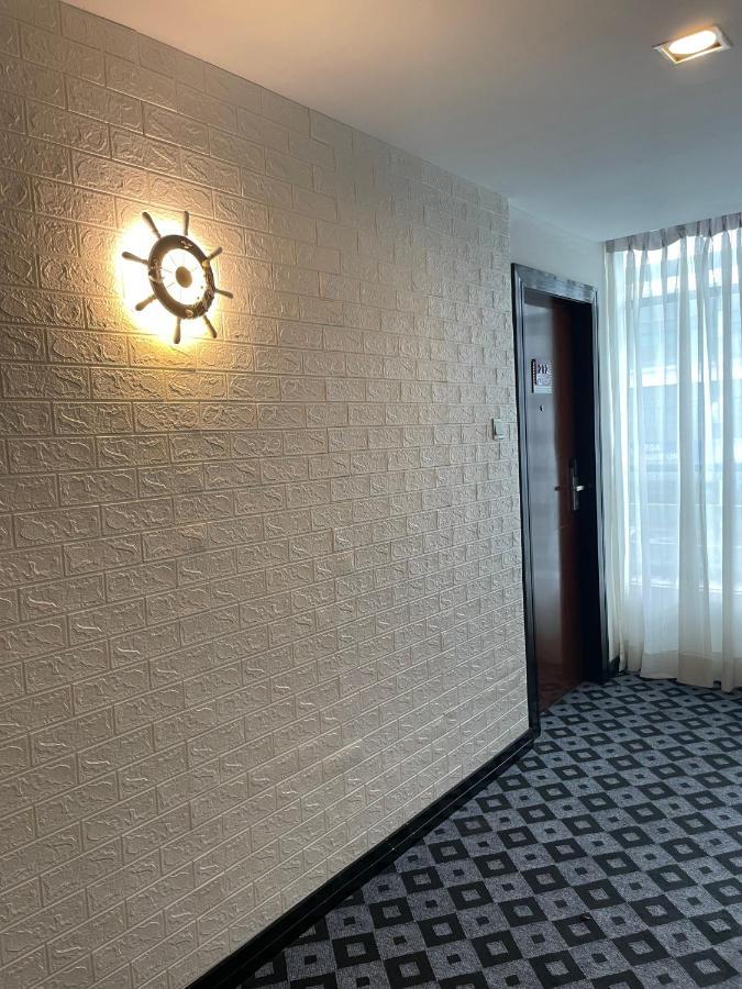 New World Express Motel Bintulu Kültér fotó