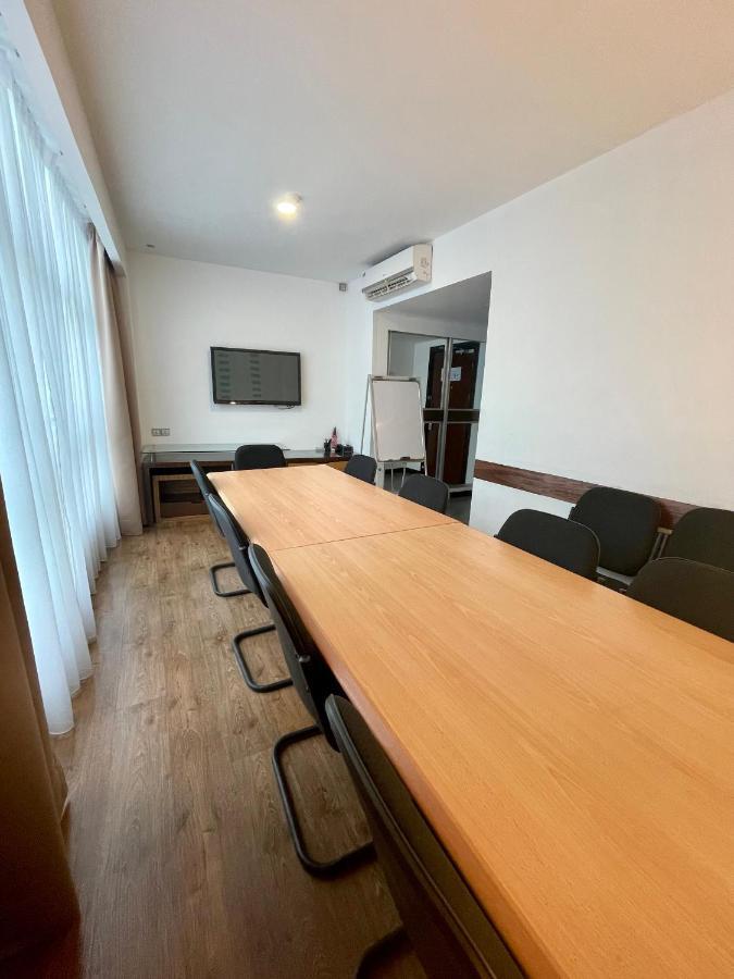 New World Express Motel Bintulu Kültér fotó