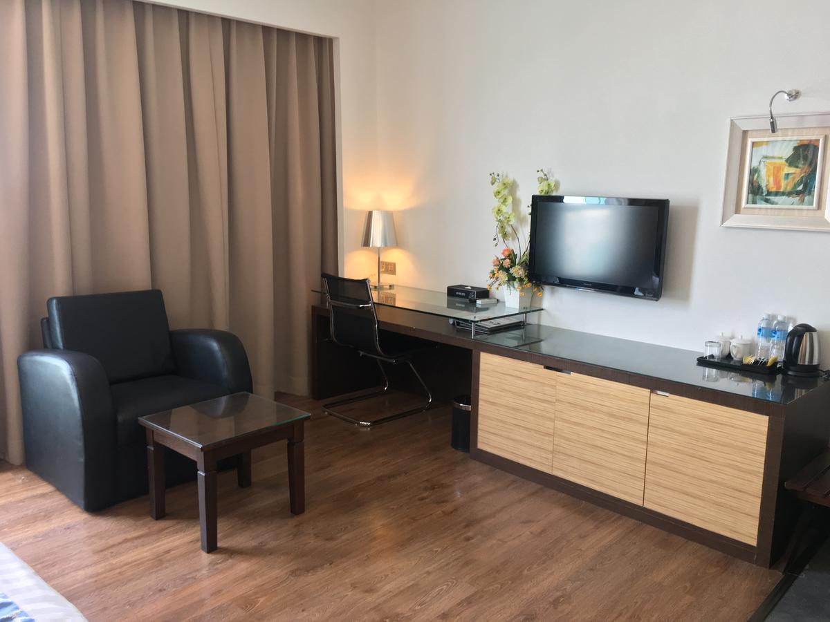 New World Express Motel Bintulu Kültér fotó